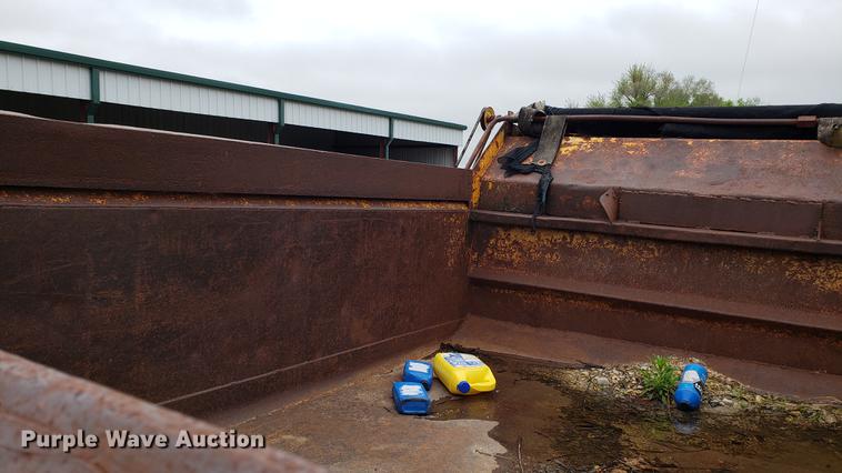 image for item DD4116 1990 Ford F800 dump truck