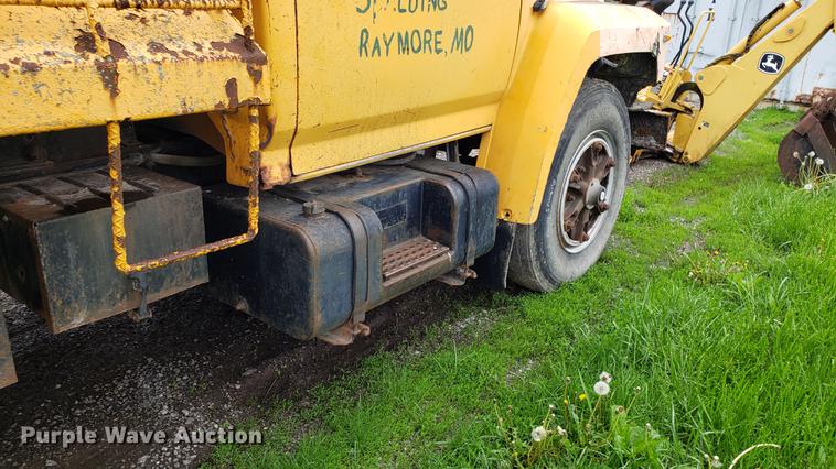 image for item DD4116 1990 Ford F800 dump truck