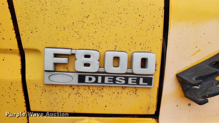 image for item DD4116 1990 Ford F800 dump truck