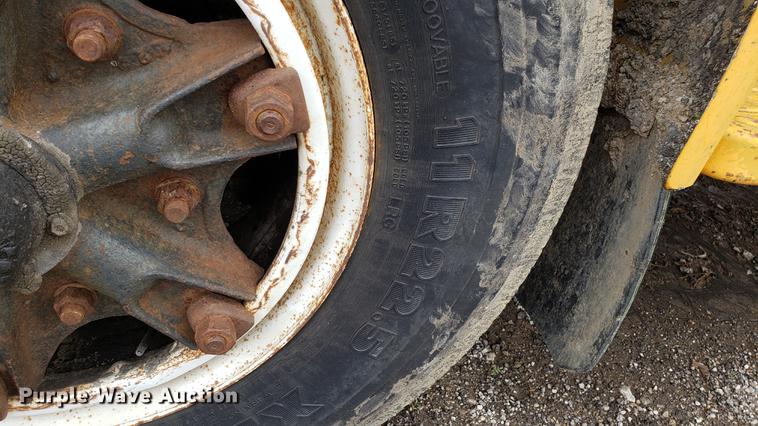 image for item DD4116 1990 Ford F800 dump truck