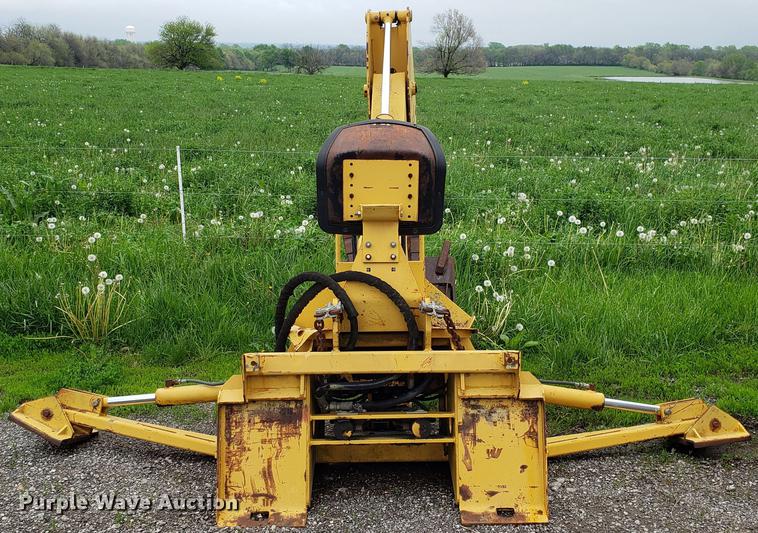 image for item DD4117 John Deere 960 backhoe attachment