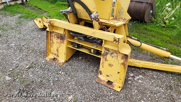 image for item DD4117 John Deere 960 backhoe attachment