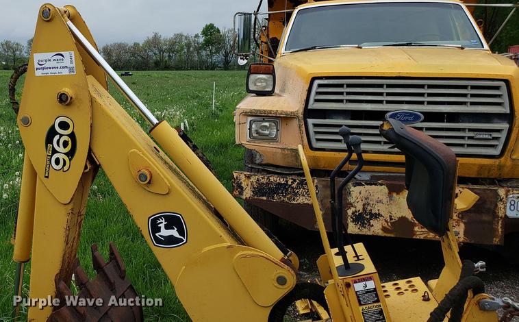 image for item DD4117 John Deere 960 backhoe attachment