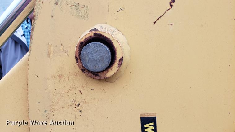 image for item DD4117 John Deere 960 backhoe attachment