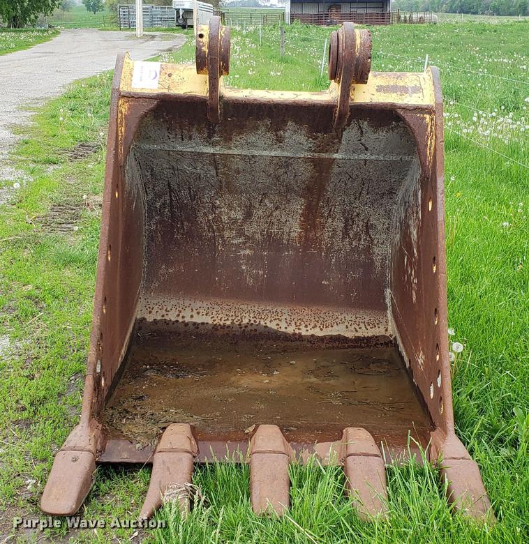 image for item DD4123 Caterpillar 330 excavator bucket