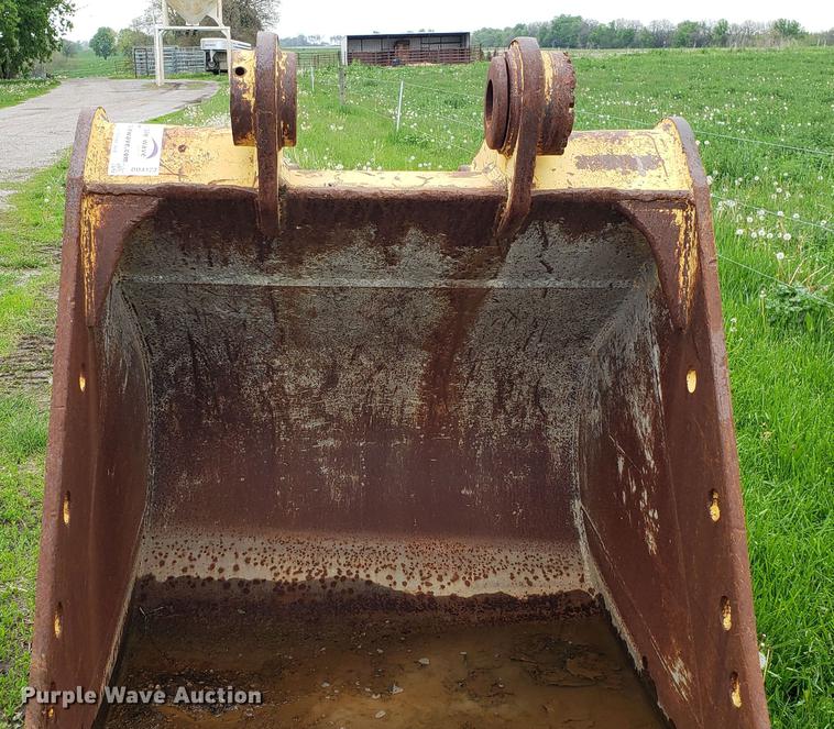 image for item DD4123 Caterpillar 330 excavator bucket