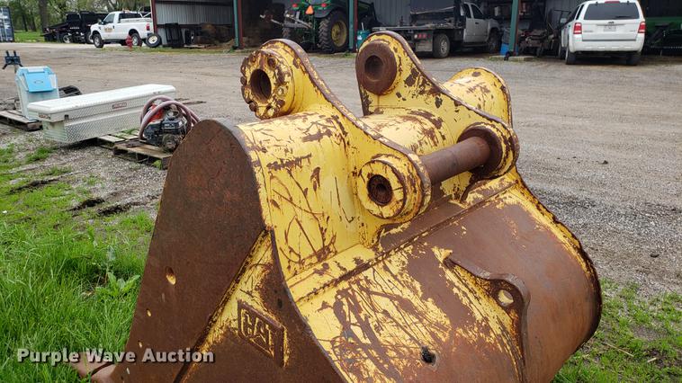 image for item DD4123 Caterpillar 330 excavator bucket
