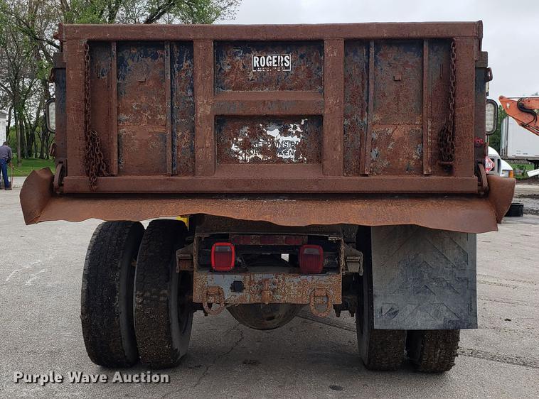 image for item DD4126 1989 Ford F800 dump truck