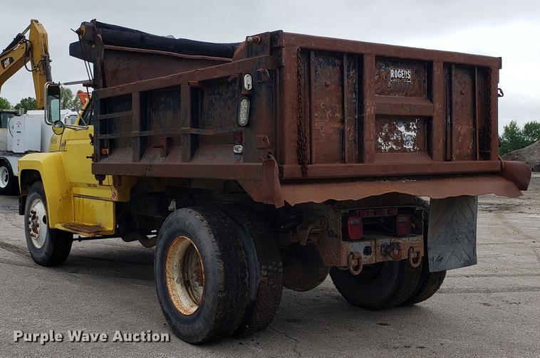 image for item DD4126 1989 Ford F800 dump truck