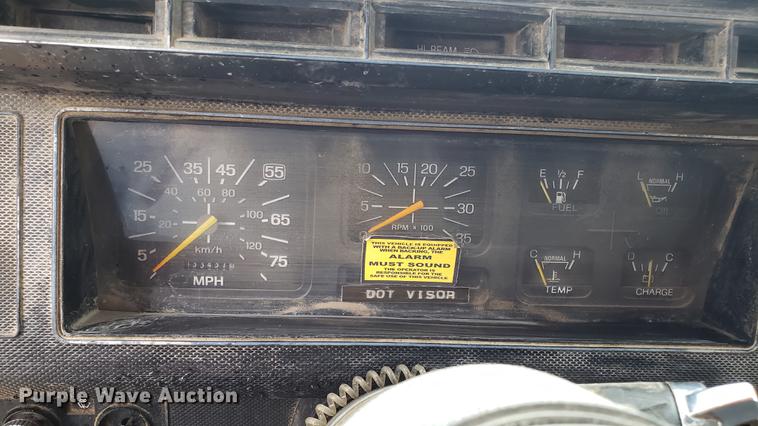 image for item DD4126 1989 Ford F800 dump truck