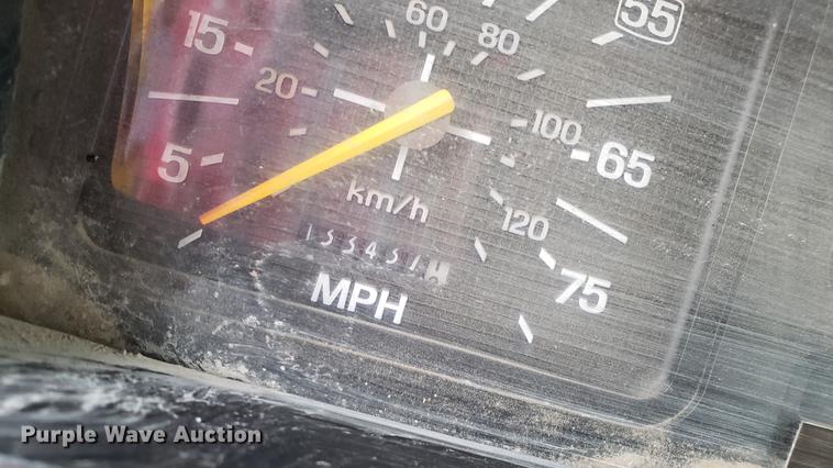 image for item DD4126 1989 Ford F800 dump truck