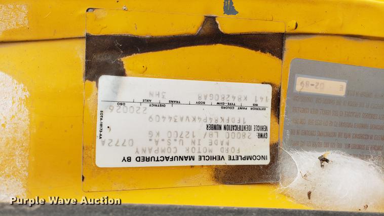 image for item DD4126 1989 Ford F800 dump truck