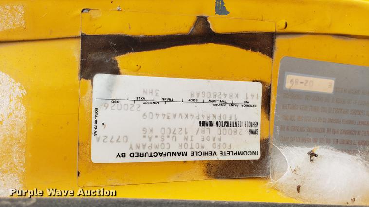 image for item DD4126 1989 Ford F800 dump truck