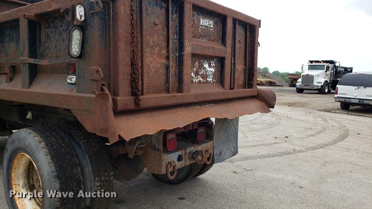 image for item DD4126 1989 Ford F800 dump truck