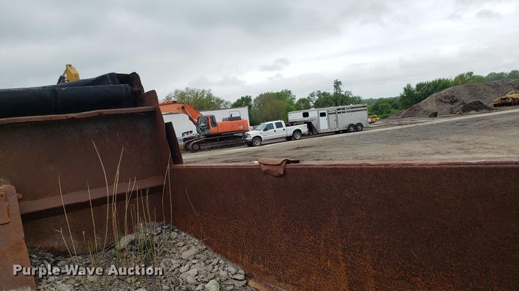 image for item DD4126 1989 Ford F800 dump truck