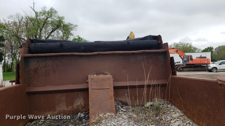 image for item DD4126 1989 Ford F800 dump truck