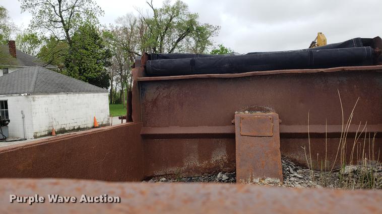 image for item DD4126 1989 Ford F800 dump truck