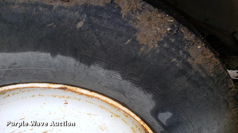 image for item DD4126 1989 Ford F800 dump truck