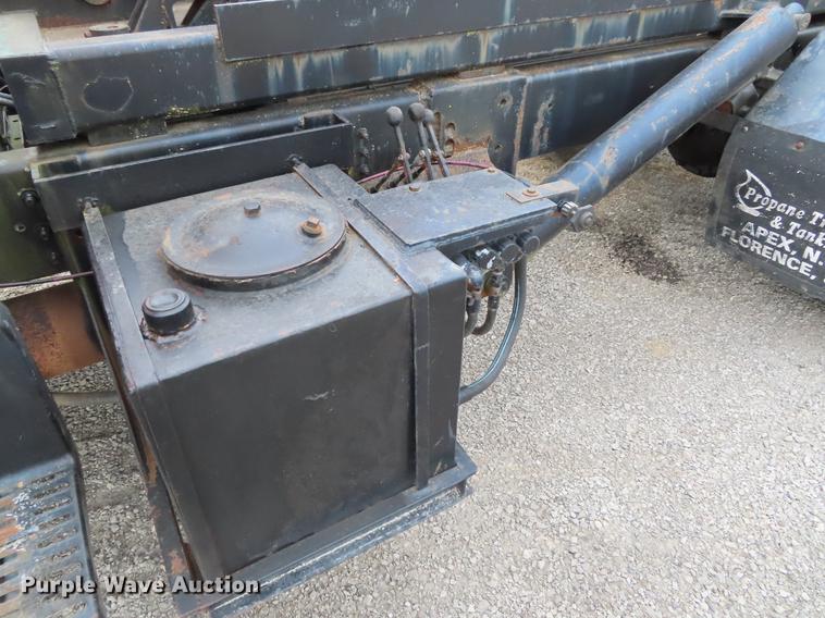 image for item DE3413 1996 GMC TopKick C5500 roll off container truck