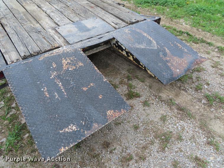 image for item DE3414 1990 Dyna tilt deck equipment trailer