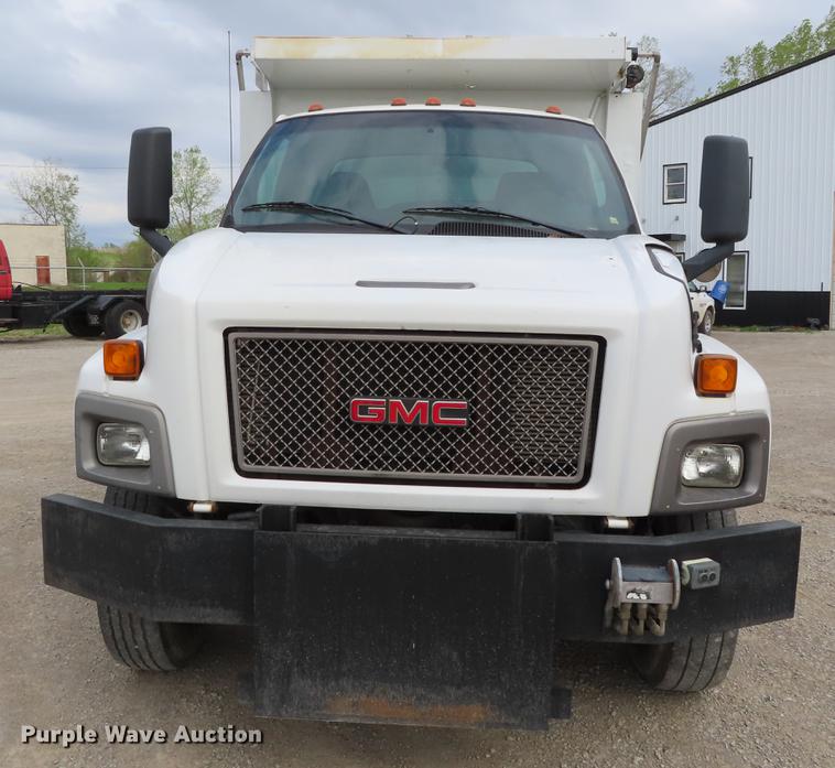 image for item DE3417 2004 GMC C8500 dump truck