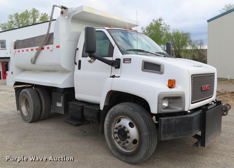 image for item DE3417 2004 GMC C8500 dump truck