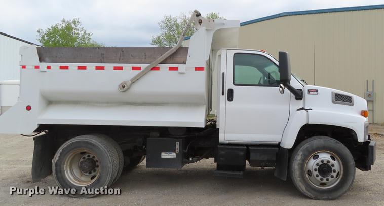 image for item DE3417 2004 GMC C8500 dump truck