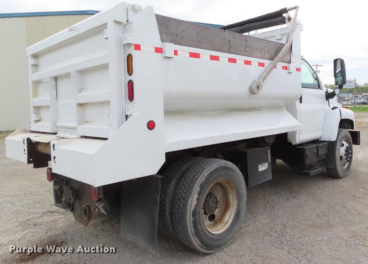 image for item DE3417 2004 GMC C8500 dump truck
