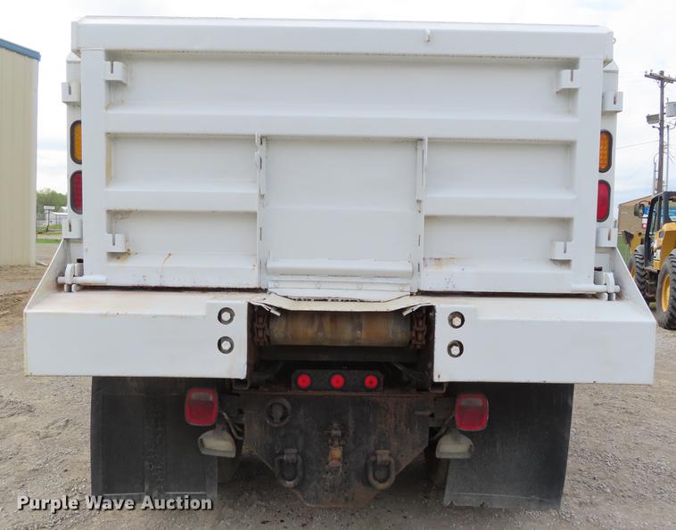 image for item DE3417 2004 GMC C8500 dump truck