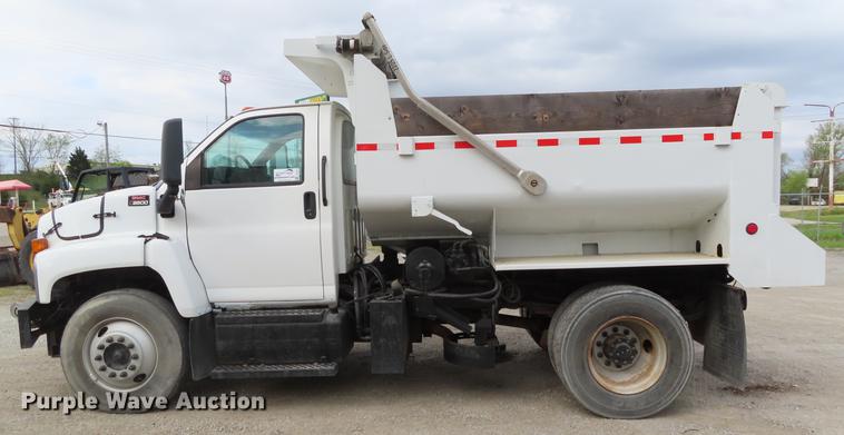 image for item DE3417 2004 GMC C8500 dump truck