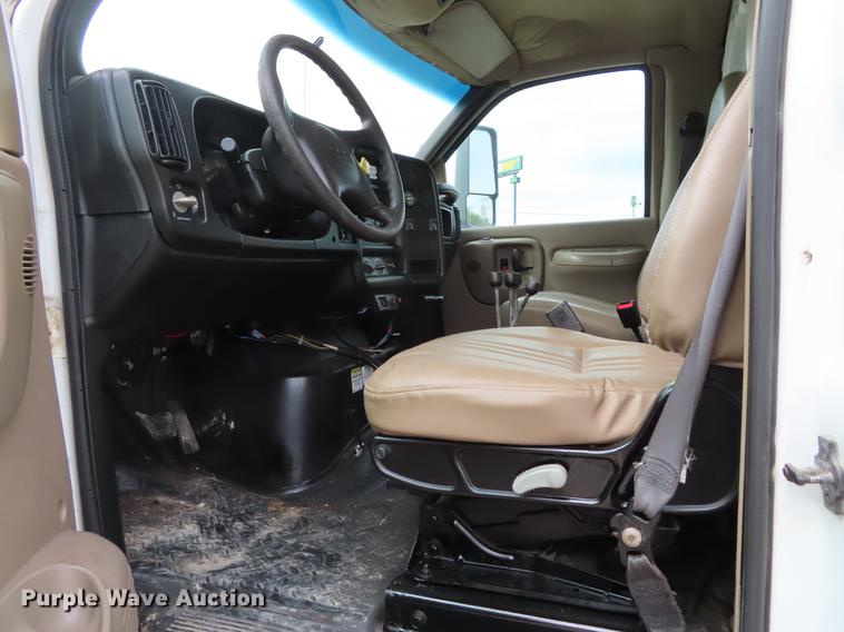 image for item DE3417 2004 GMC C8500 dump truck