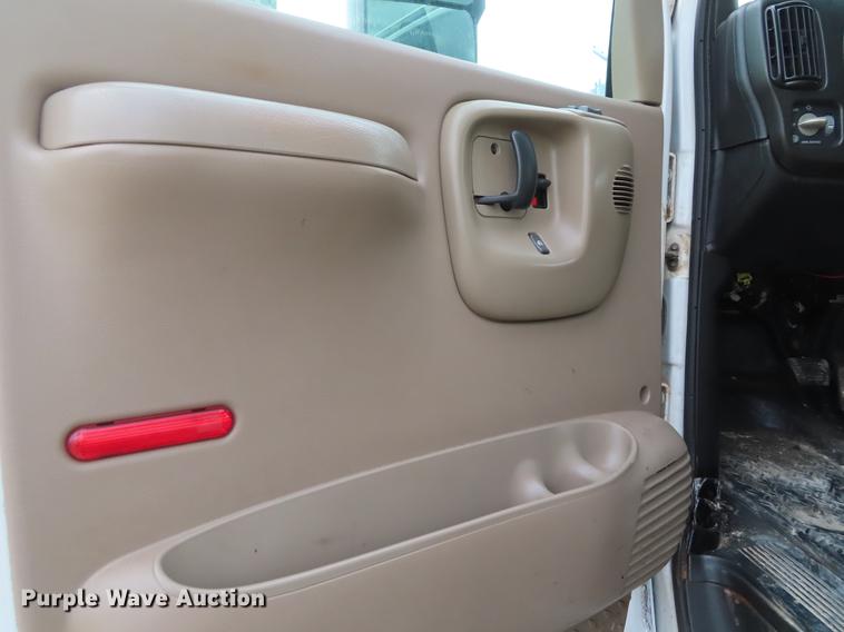 image for item DE3417 2004 GMC C8500 dump truck