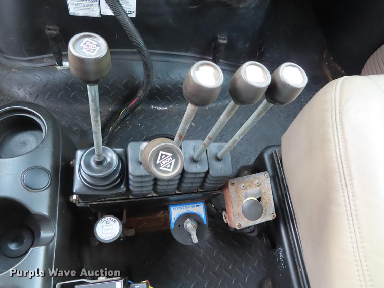 image for item DE3417 2004 GMC C8500 dump truck