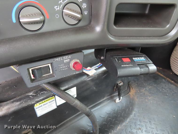 image for item DE3417 2004 GMC C8500 dump truck