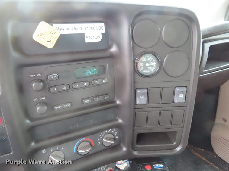 image for item DE3417 2004 GMC C8500 dump truck