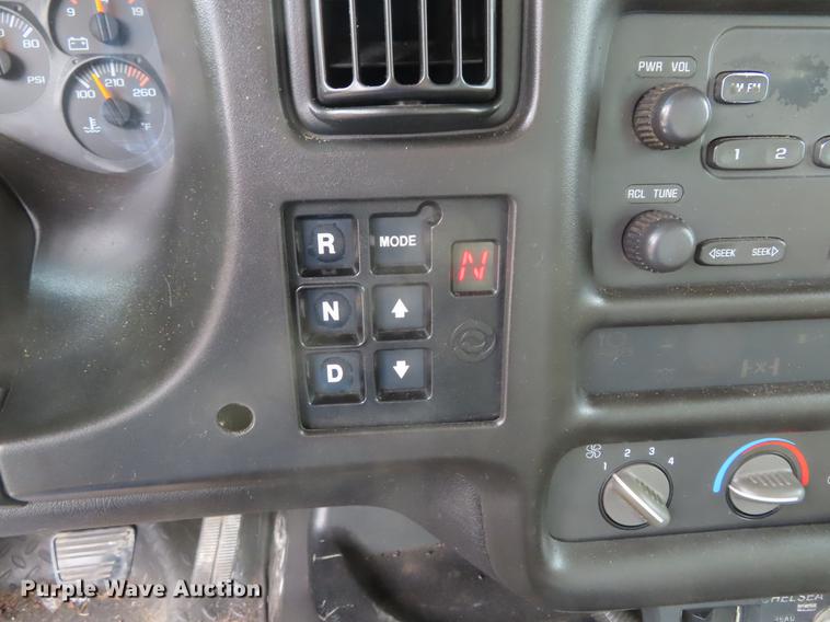 image for item DE3417 2004 GMC C8500 dump truck