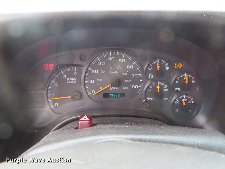 image for item DE3417 2004 GMC C8500 dump truck