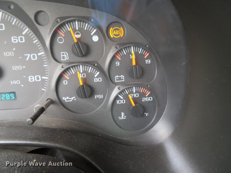 image for item DE3417 2004 GMC C8500 dump truck