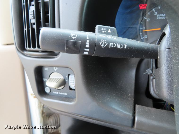 image for item DE3417 2004 GMC C8500 dump truck