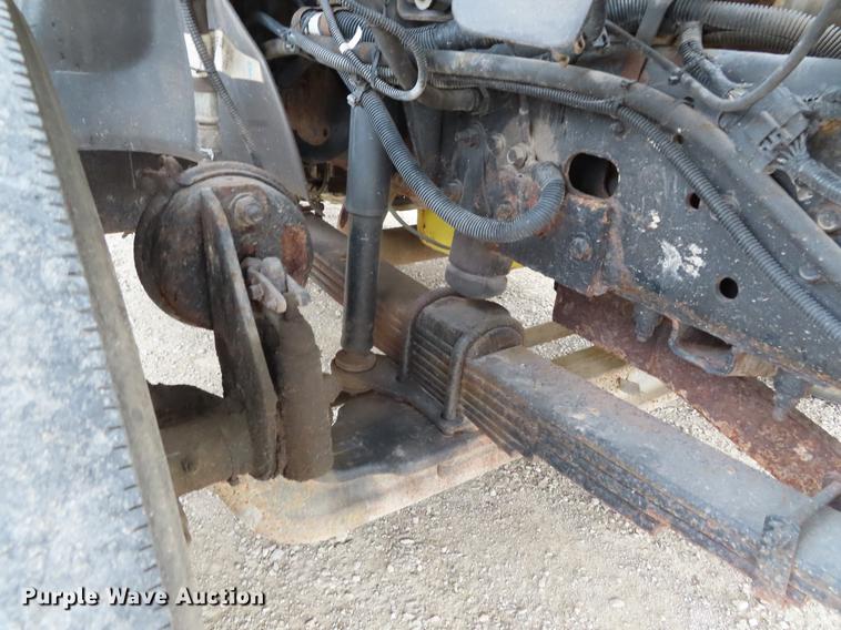 image for item DE3417 2004 GMC C8500 dump truck