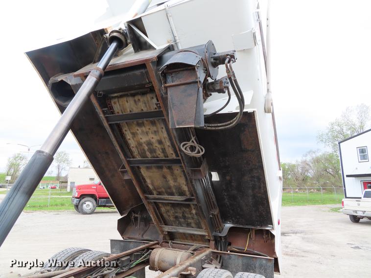 image for item DE3417 2004 GMC C8500 dump truck