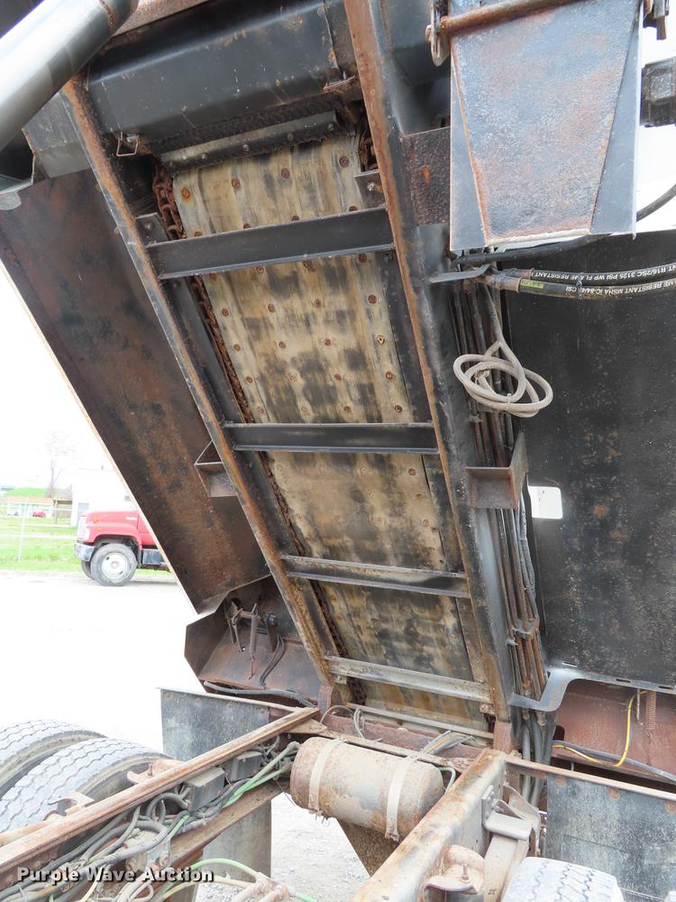 image for item DE3417 2004 GMC C8500 dump truck