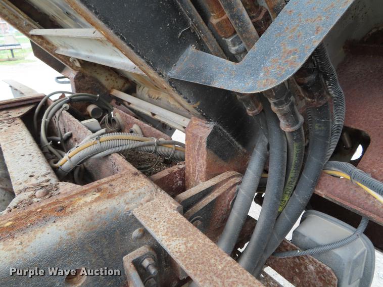 image for item DE3417 2004 GMC C8500 dump truck