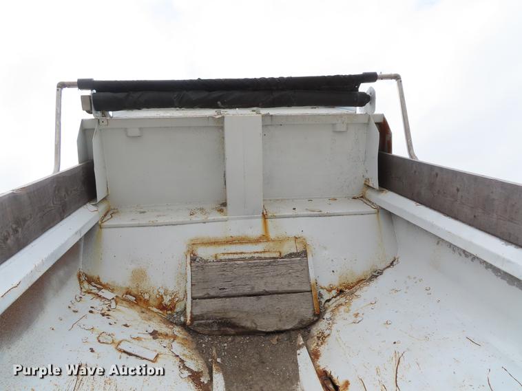 image for item DE3417 2004 GMC C8500 dump truck