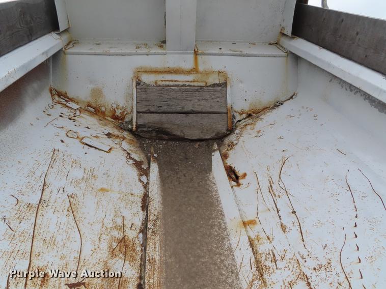 image for item DE3417 2004 GMC C8500 dump truck