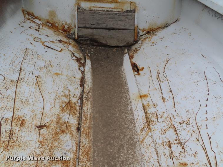 image for item DE3417 2004 GMC C8500 dump truck