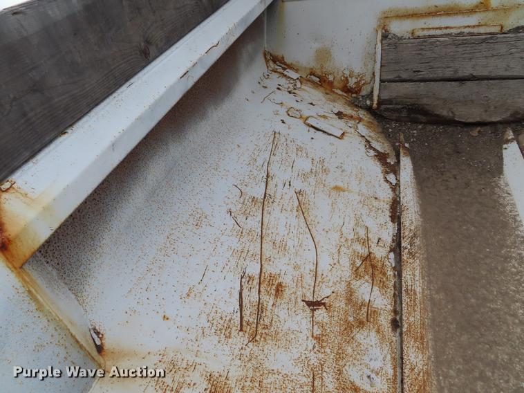 image for item DE3417 2004 GMC C8500 dump truck