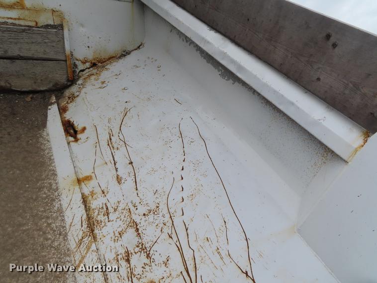 image for item DE3417 2004 GMC C8500 dump truck