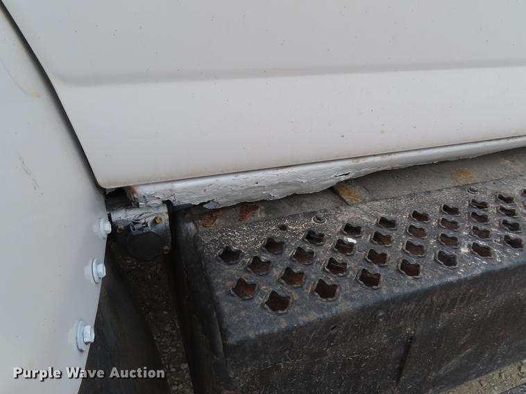 image for item DE3417 2004 GMC C8500 dump truck