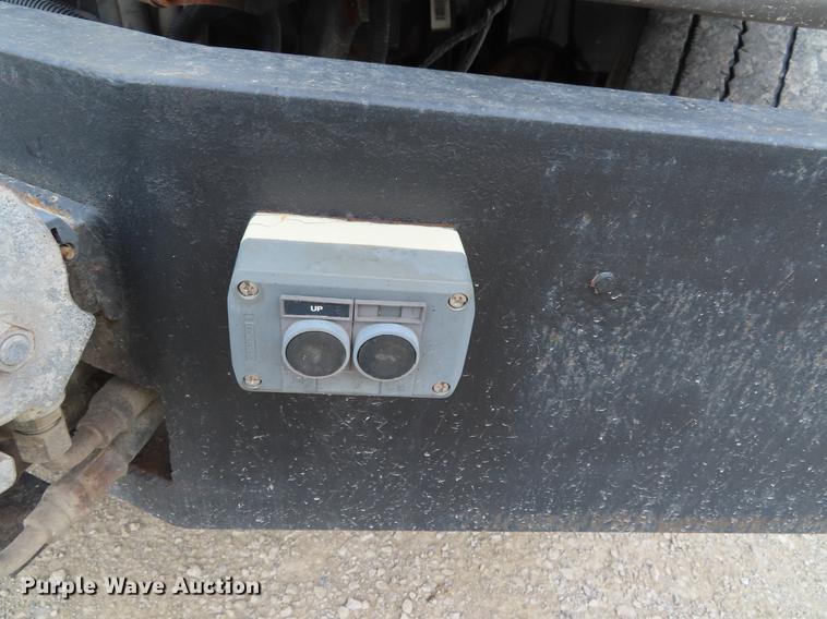 image for item DE3417 2004 GMC C8500 dump truck